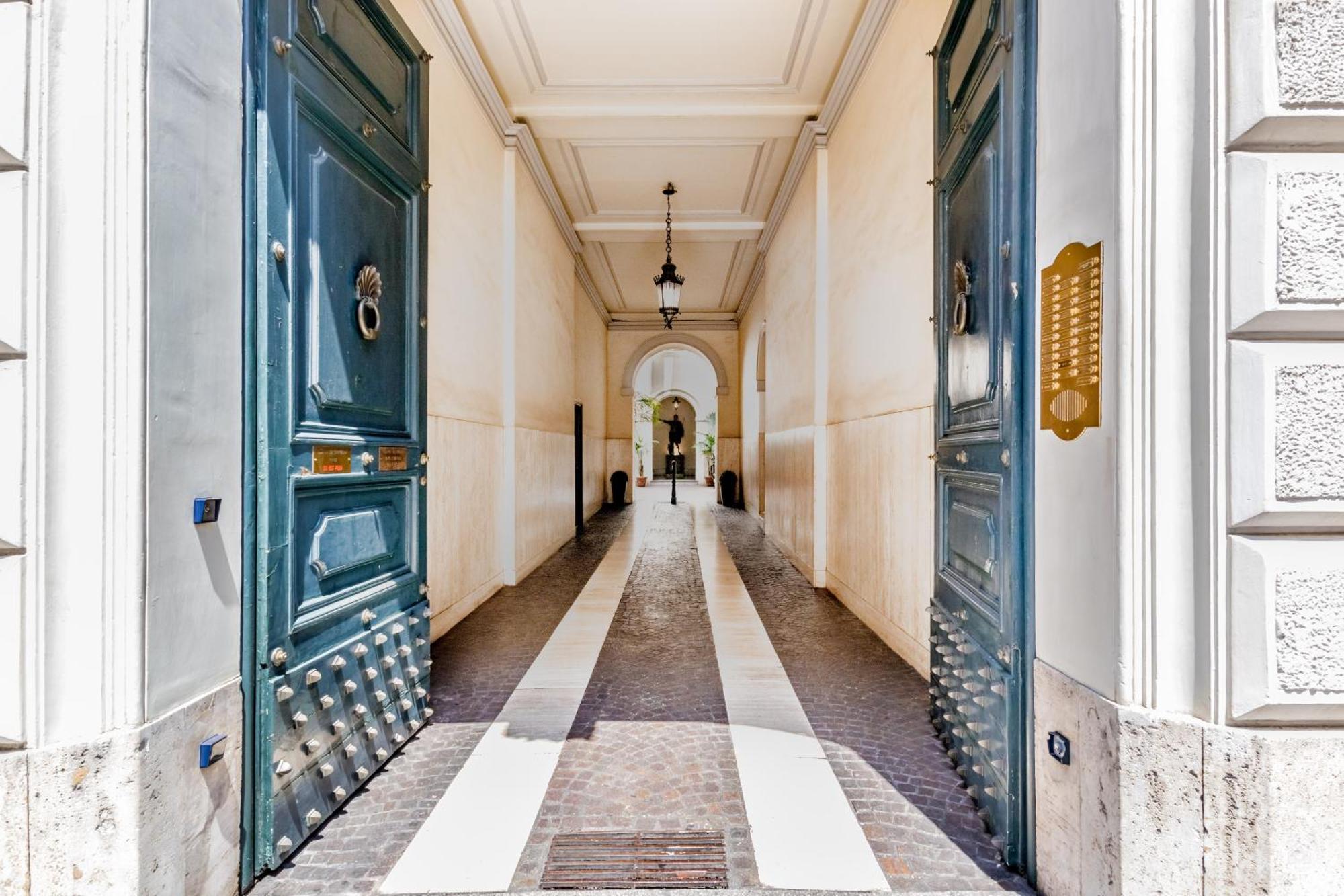 Attico Nel Cuore Di Roma Con Box Privato Per Auto Exterior foto
